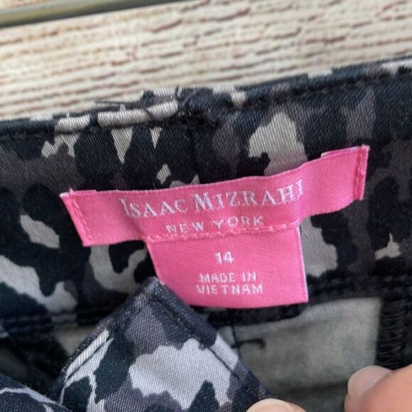 ISAAC MIZRAHI‎ SHORTS IN GRAY CAMO - Picture 4 of 4